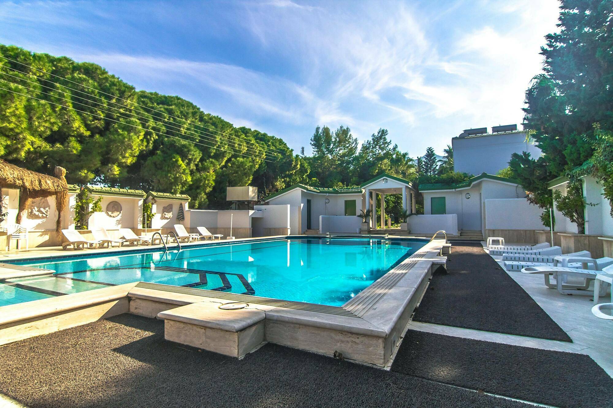 The Pine Bay Club Hotel Kyrenia  Exterior foto
